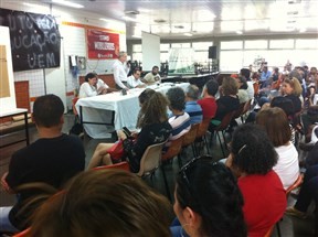 Professores e servidores da UEM continuam em greve